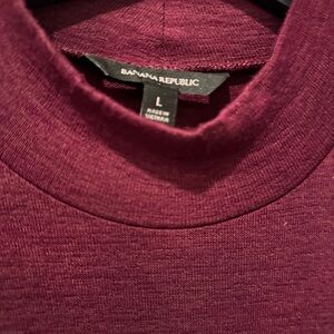Banana Republic Men's Burgundy Sweater